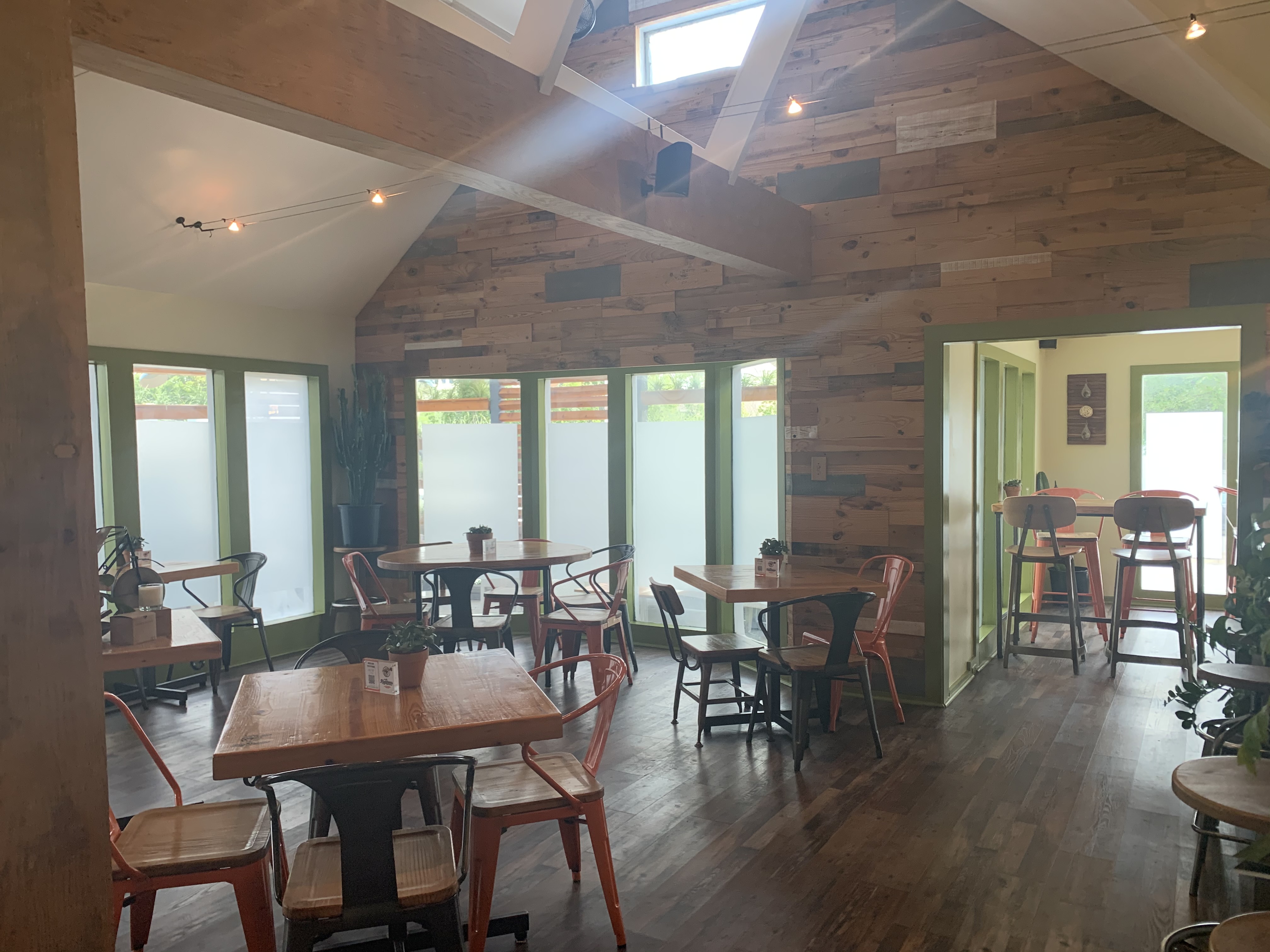 Inside of Righteous Foods, a healthy restaurant in Fort Worth, Texas